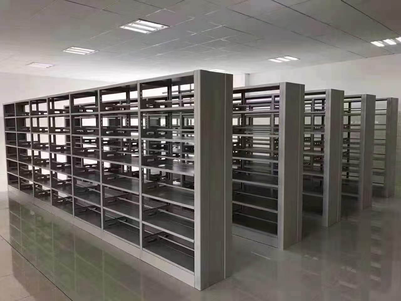 書架