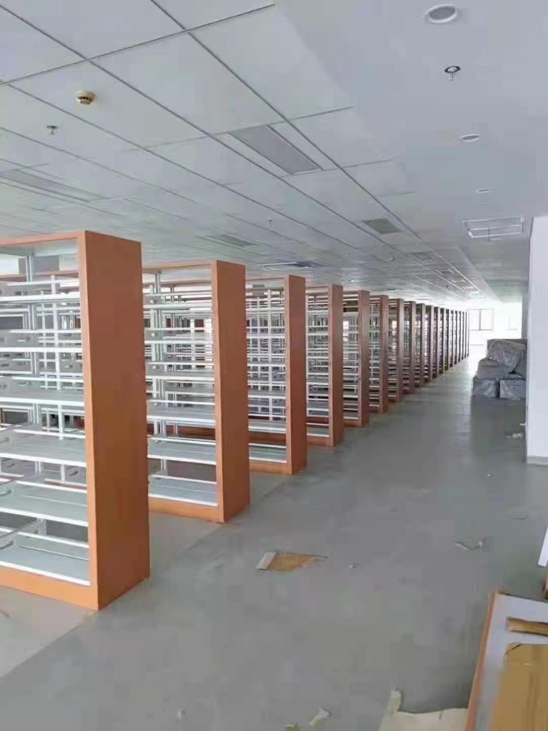 書架